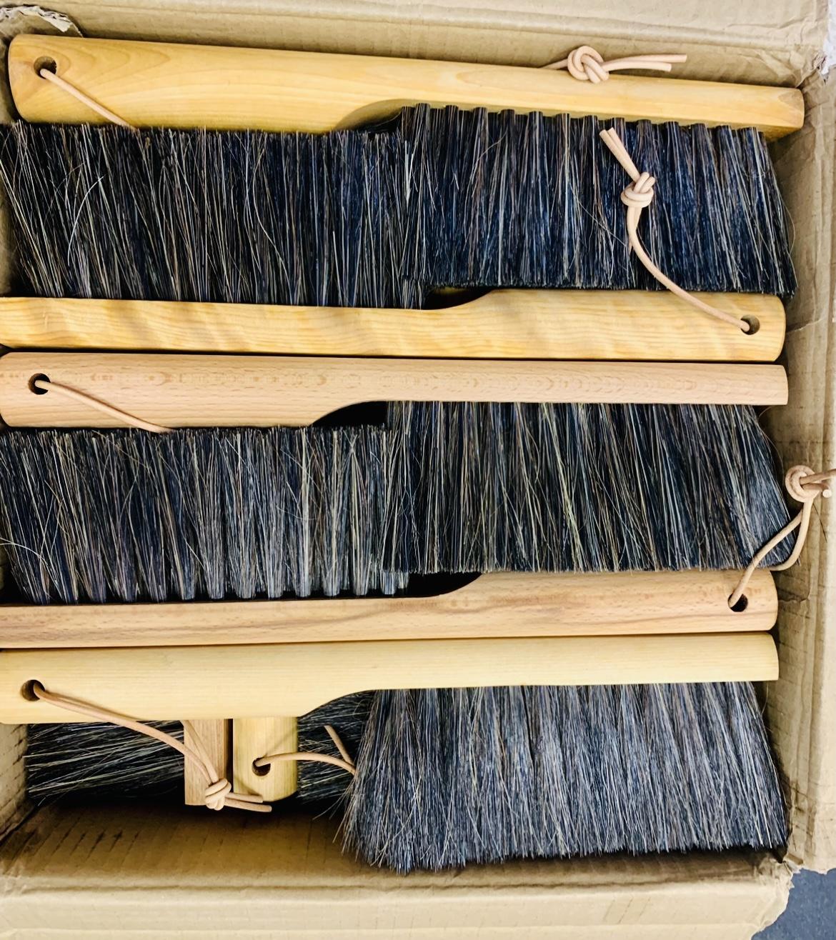 Counter Duster for Fine Dusting – 5 x 15 Row Horse Hair Bristle Plastic  Handle M550030 - Gordon Brush